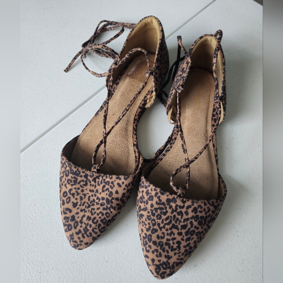 Old Navy Lace up Leopard Cheetah faux suede pointy flats sexy size 6 - Picture 4 of 9